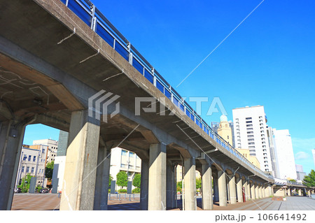 横浜市、山下臨港線プロムナードと横浜税関の風景 横浜市、山下臨港線プロムナードと横浜税関の風景 106641492