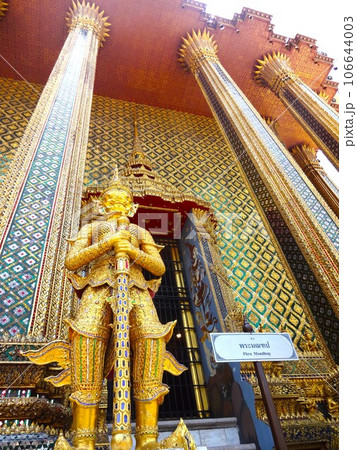 Thai temple wat pho (Phra Mondhop)/タイのワットポー寺院 106644003