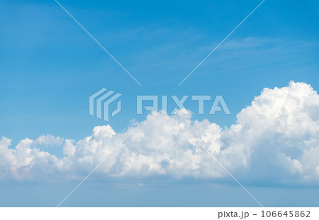 【真夏の入道雲 空背景や空合成素材】 【真夏の入道雲 空背景や空合成素材】 106645862