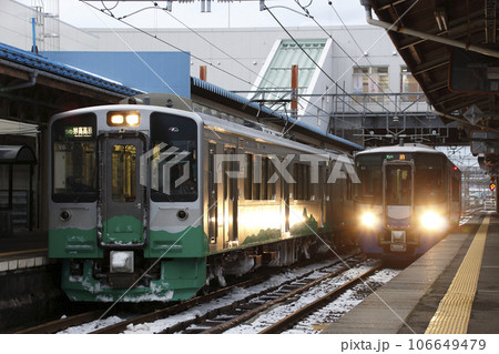 直江津駅に停車中のえちごトキめき鉄道線 直江津駅に停車中のえちごトキめき鉄道線 106649479