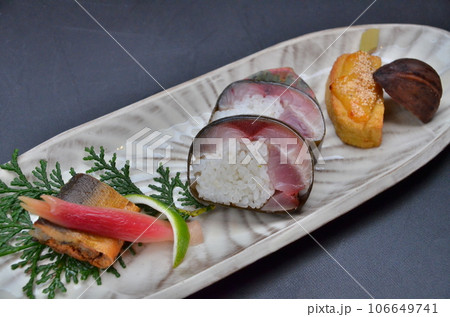 料亭で出される日本料理 鯖棒寿司龍皮巻き 料亭で出される日本料理 鯖棒寿司龍皮巻き 106649741