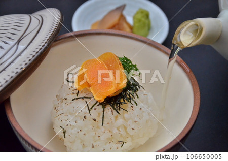 料亭で出される日本料理　カラスミ茶漬け 106650005