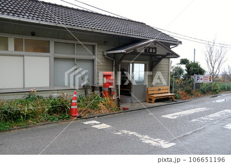 海の見える予讃線下灘駅は霧に煙ることもある 海の見える予讃線下灘駅は霧に煙ることもある 106651196
