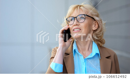 Female entrepreneur talks on mobile phone with client 106652492