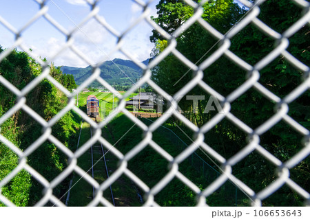 金網から観える観光列車　トロッコ列車　南阿蘇水の生まれる里白水高原駅「南阿蘇鉄道　全線開通」 106653643
