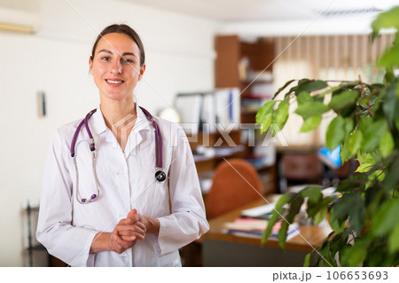 Portrait of a positive young female therapist standing in a clinic office 106653693