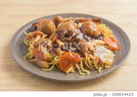 肉団子の餡かけ焼きそば 肉団子の餡かけ焼きそば 106654425
