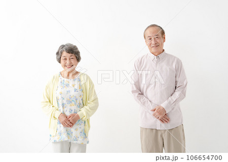 仲良し　シニア夫婦 106654700