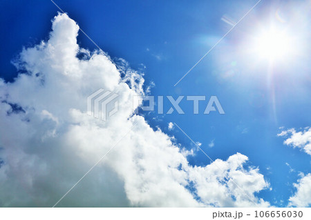 夏の青空と白い雲 夏の青空と白い雲 106656030