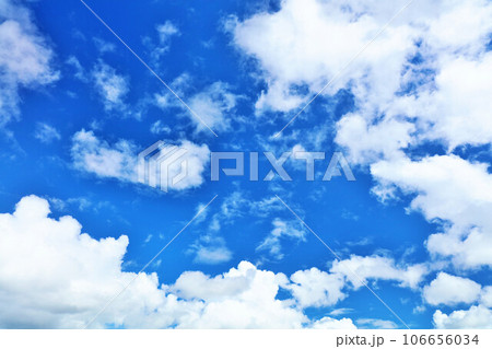 夏の青空と白い雲 夏の青空と白い雲 106656034