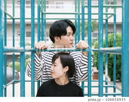 カップルの休日 106658935