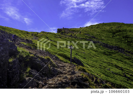 硫黄岳登山道とケルン 106660103