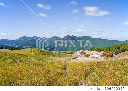 ススキの名所【曽爾高原・奈良県】 106660335