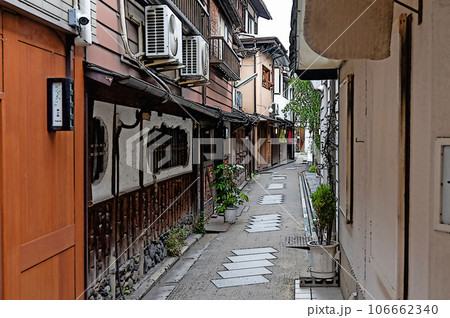 【イラスト風京都】京町屋の粋な佇まい 【イラスト風京都】京町屋の粋な佇まい 106662340