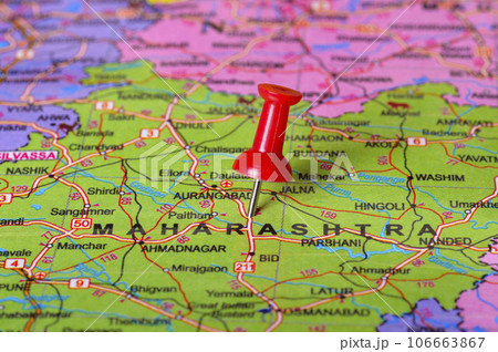 Pushpin pointing to Maharashtra on a map of India, India 106663867