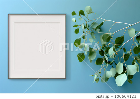 モックアップフレームとユーカリの葉 106664123