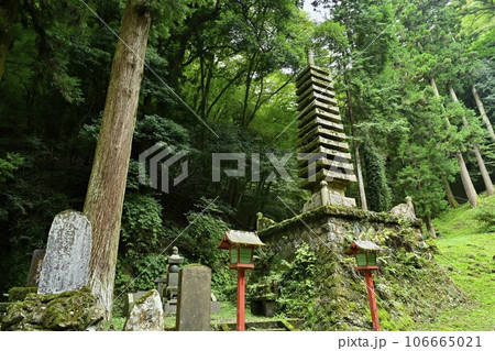 出流山千手院満願寺の十三重の塔 出流山千手院満願寺の十三重の塔 106665021
