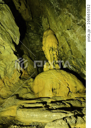 出流山千手院満願寺の奥之院の拝殿奥の十一面観世音菩薩像 106665052