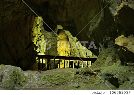 出流山千手院満願寺の奥之院の拝殿奥の十一面観世音菩薩像 出流山千手院満願寺の奥之院の拝殿奥の十一面観世音菩薩像 106665057