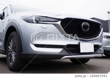 自動車イメージ マツダCX-5のフロントマスク ローアングル 自動車イメージ マツダCX-5のフロントマスク ローアングル 106667091