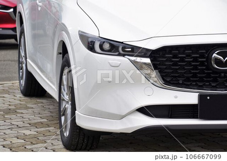 自動車イメージ　マツダCX-5（2代目）のフロントマスク 106667099