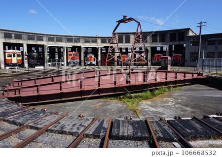 岡山県津山市にある鉄道に関する事物を展示する博物館「津山まなびの鉄道館」：転車台 106668532