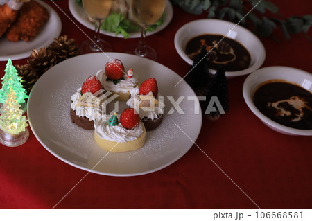 クリスマスイメージの食卓 106668581
