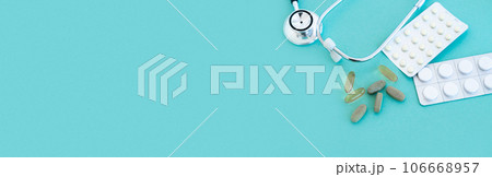 Phonendoscope and pills 106668957