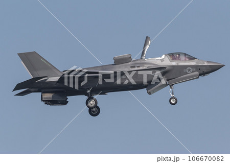 岩国基地に着陸するアメリカ軍のF-35ライトニング 岩国基地に着陸するアメリカ軍のF-35ライトニング 106670082