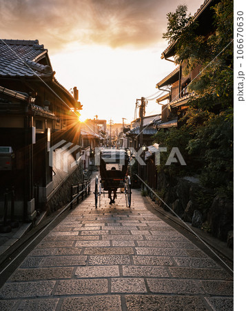 夕焼けの二年坂 106670630