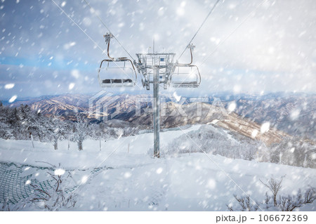 Cable car atop the snow-capped Deogyusan mountains at deogyusan national parkon a snowy day near Muju, South Korea. Cable car atop the snow-capped Deogyusan mountains at deogyusan national parkon a snowy day near Muju, South Korea. 106672369