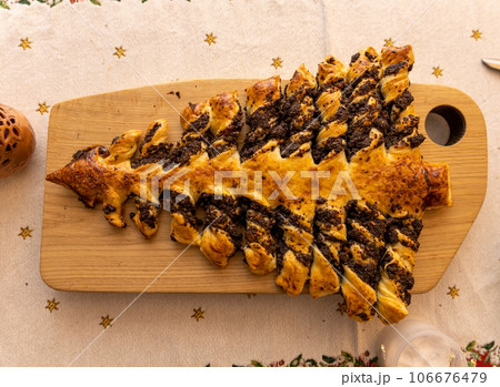 christmas tree shaped home made poppy seed cake 106676479