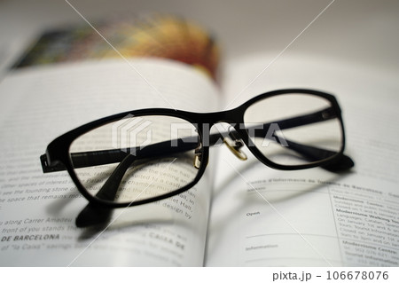 黒ぶち眼鏡、本、読む、読書 106678076