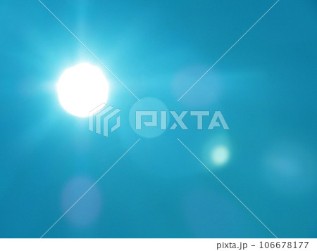 水色のスポットライトとフレア 106678177
