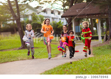 Kids trick or treat. Halloween fun for children. Kids trick or treat. Halloween fun for children. 106678948
