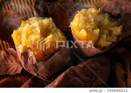 熱々、ほっくほくの石焼芋 106680812