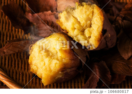 熱々、ほっくほくの石焼芋 熱々、ほっくほくの石焼芋 106680817