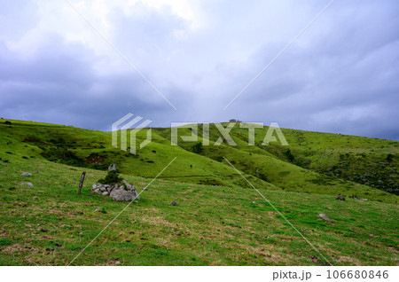島根県知夫村の赤はげ山 島根県知夫村の赤はげ山 106680846