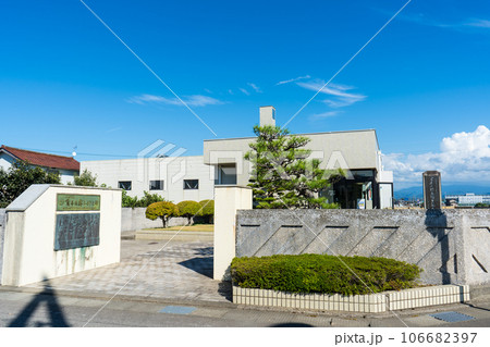 晴れの青空と洋画家の作品を展示する美術館|宮本三郎ふるさと館|石川県小松市 晴れの青空と洋画家の作品を展示する美術館|宮本三郎ふるさと館|石川県小松市 106682397