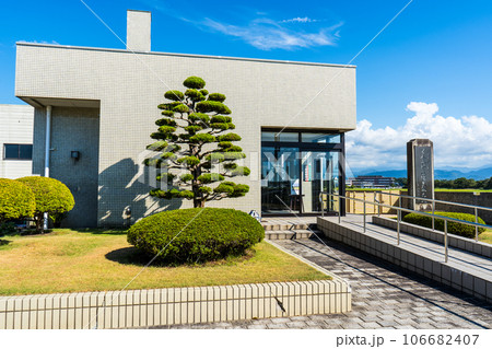 晴れの青空と洋画家の作品を展示する美術館|宮本三郎ふるさと館|石川県小松市 晴れの青空と洋画家の作品を展示する美術館|宮本三郎ふるさと館|石川県小松市 106682407