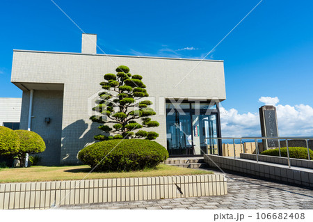 晴れの青空と洋画家の作品を展示する美術館|宮本三郎ふるさと館|石川県小松市 晴れの青空と洋画家の作品を展示する美術館|宮本三郎ふるさと館|石川県小松市 106682408
