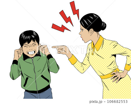 昭和のお母さんに怒られる男の子 106682553