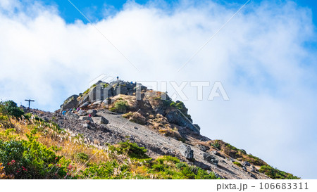 秋の安達太良山登山(山頂直下) 秋の安達太良山登山(山頂直下) 106683311