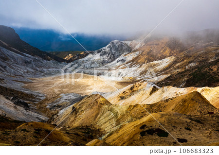 秋の安達太良山登山:沼ノ平(爆裂火口) 秋の安達太良山登山:沼ノ平(爆裂火口) 106683323