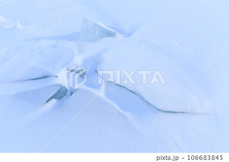 北海道糠平湖_キノコ氷の出現風景 106683845
