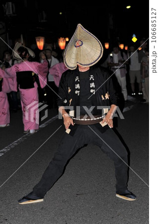 越中八尾の哀愁と侘しさが漂うおわら風の盆 106685127