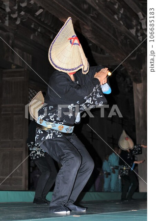 越中八尾の哀愁と侘しさが漂うおわら風の盆 106685183