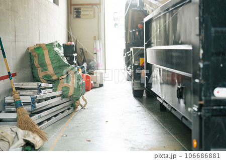 解体業者のトラック 106686881