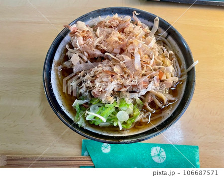 福井名物の冷やしおろしそば 106687571