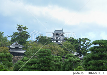 松江城天守閣と南櫓 松江城天守閣と南櫓 106689184